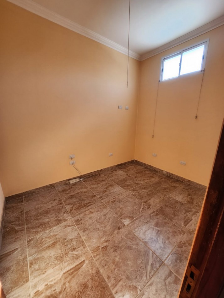 Alquilo 5 oficinas en Alberdi al 400