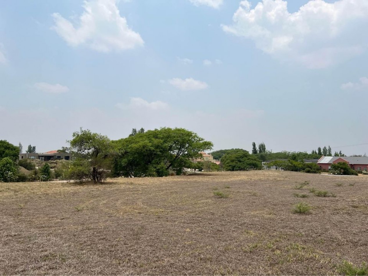 EL TIPAL CLUB DE C AMPO - TERRENO 3700 M2