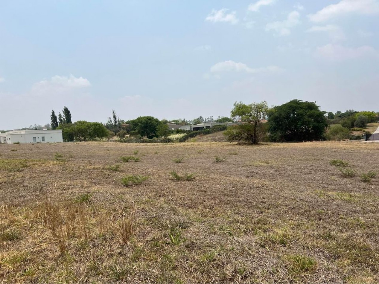 EL TIPAL CLUB DE C AMPO - TERRENO 3700 M2