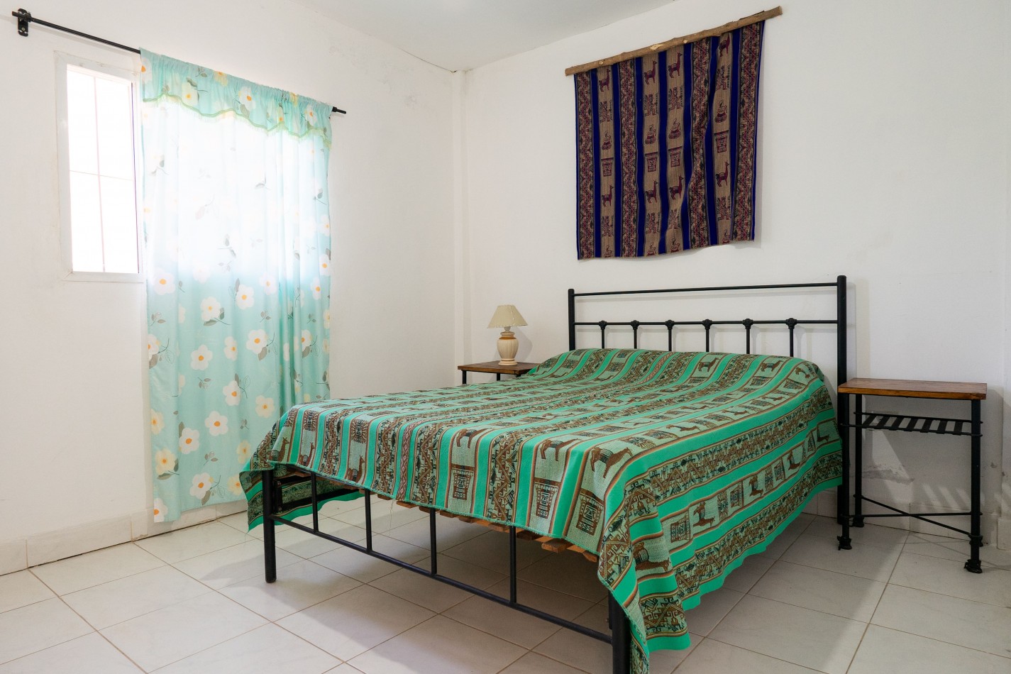 TERRENO DE 1.995m² CON TRES (3) CONSTRUCCIONES EN ZONA VIRGEN DEL CERRO (TRES CERRITOS)