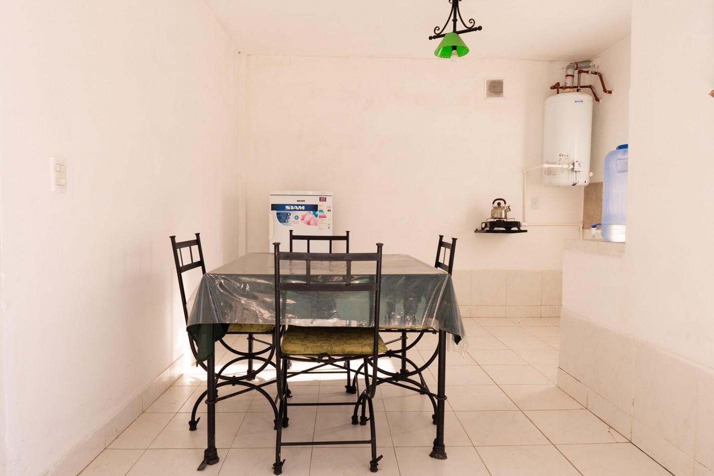 TERRENO DE 1.995m² CON TRES (3) CONSTRUCCIONES EN ZONA VIRGEN DEL CERRO (TRES CERRITOS)