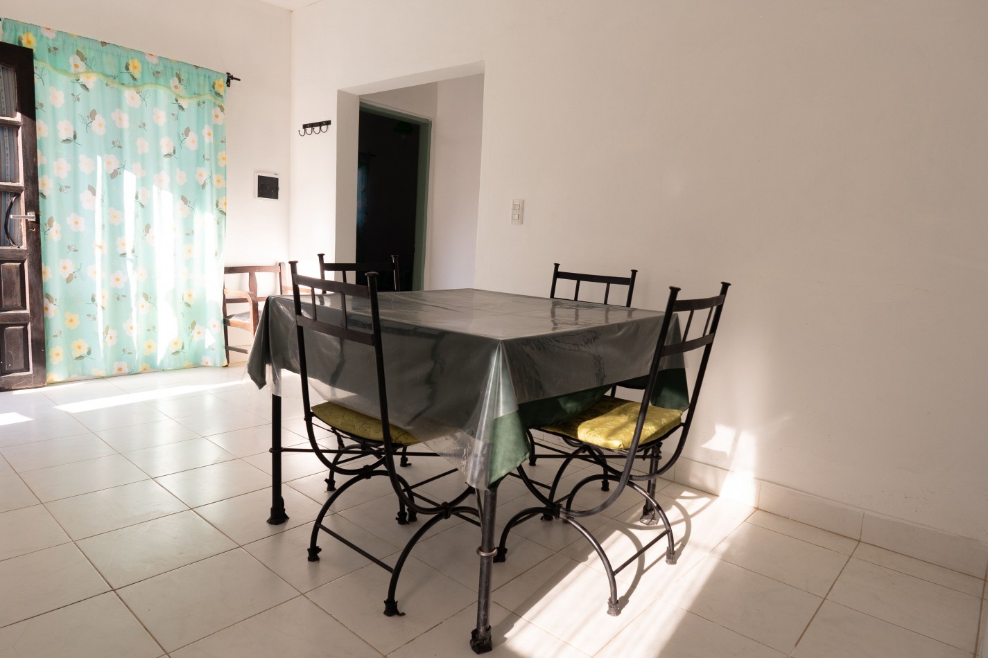 TERRENO DE 1.995m² CON TRES (3) CONSTRUCCIONES EN ZONA VIRGEN DEL CERRO (TRES CERRITOS)