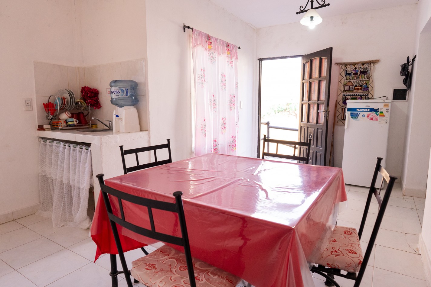 TERRENO DE 1.995m² CON TRES (3) CONSTRUCCIONES EN ZONA VIRGEN DEL CERRO (TRES CERRITOS)