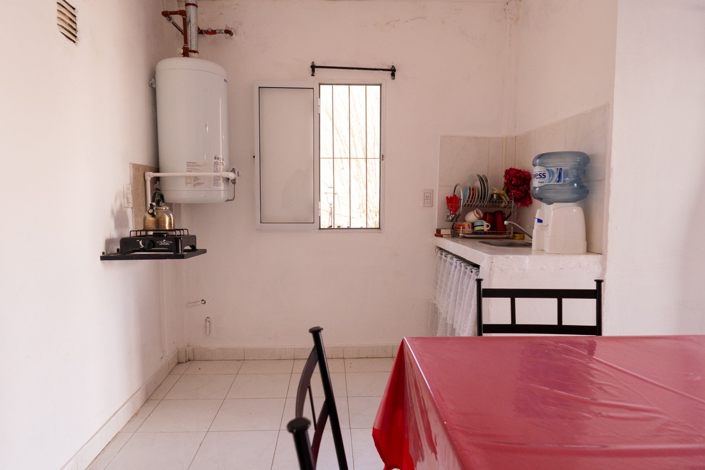 TERRENO DE 1.995m² CON TRES (3) CONSTRUCCIONES EN ZONA VIRGEN DEL CERRO (TRES CERRITOS)