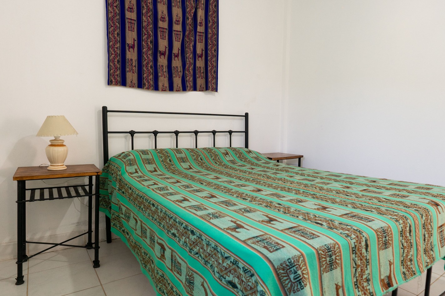 TERRENO DE 1.995m² CON TRES (3) CONSTRUCCIONES EN ZONA VIRGEN DEL CERRO (TRES CERRITOS)