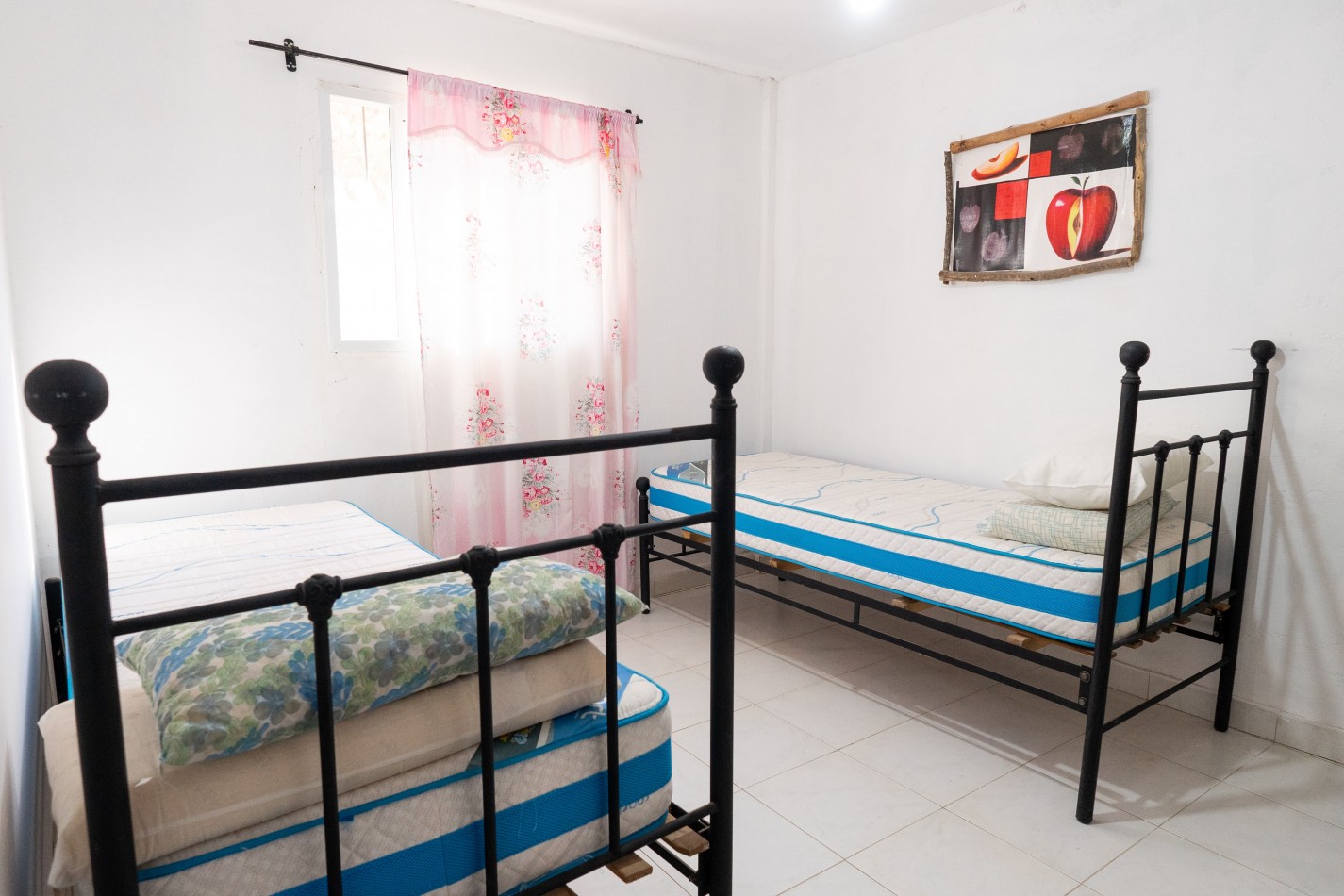 TERRENO DE 1.995m² CON TRES (3) CONSTRUCCIONES EN ZONA VIRGEN DEL CERRO (TRES CERRITOS)