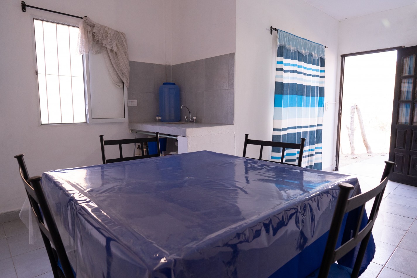 TERRENO DE 1.995m² CON TRES (3) CONSTRUCCIONES EN ZONA VIRGEN DEL CERRO (TRES CERRITOS)