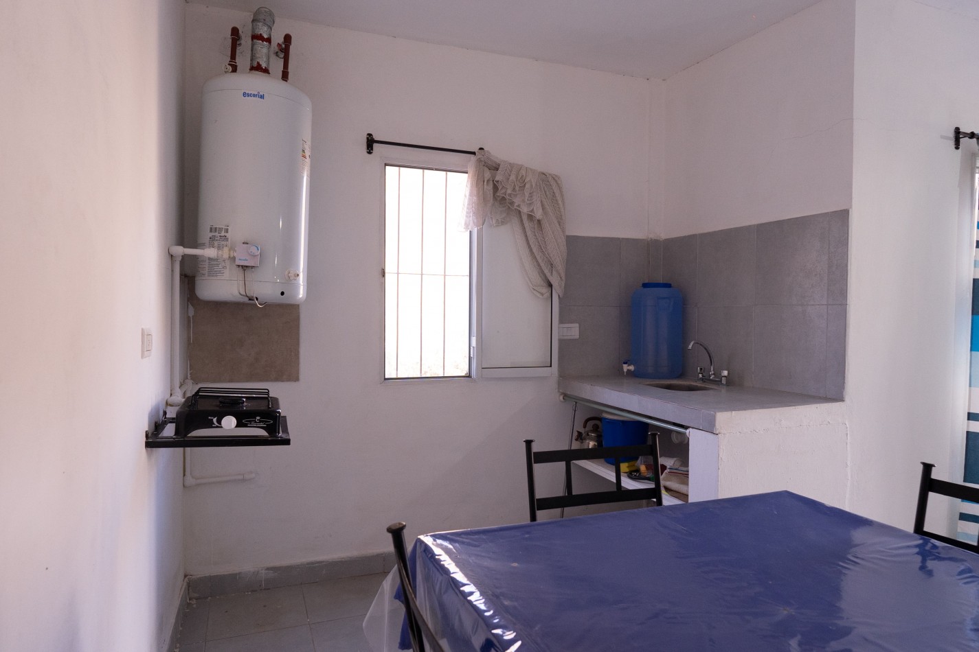 TERRENO DE 1.995m² CON TRES (3) CONSTRUCCIONES EN ZONA VIRGEN DEL CERRO (TRES CERRITOS)