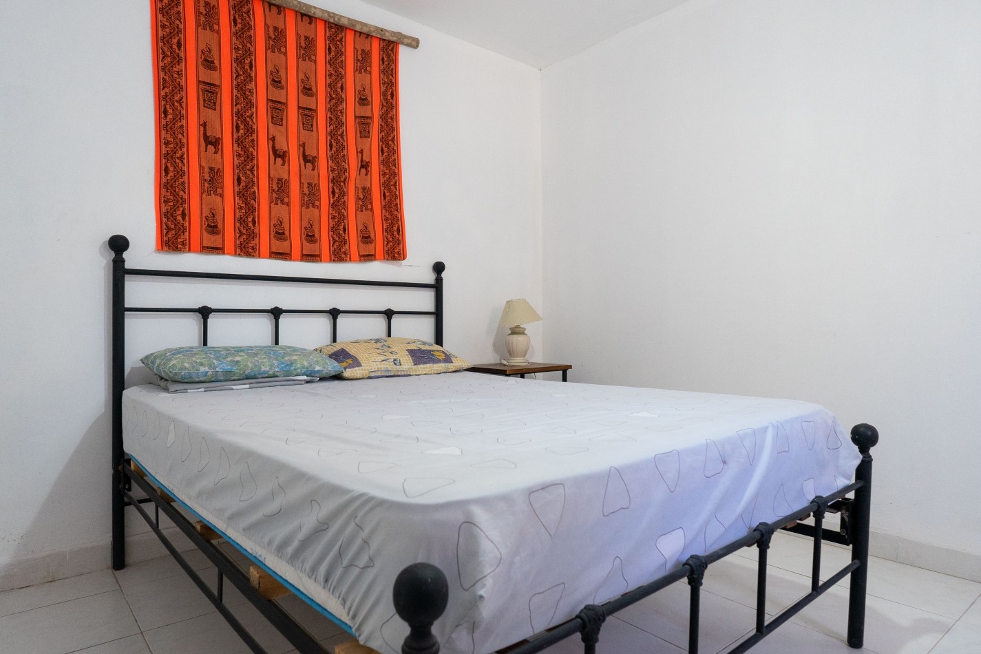 TERRENO DE 1.995m² CON TRES (3) CONSTRUCCIONES EN ZONA VIRGEN DEL CERRO (TRES CERRITOS)