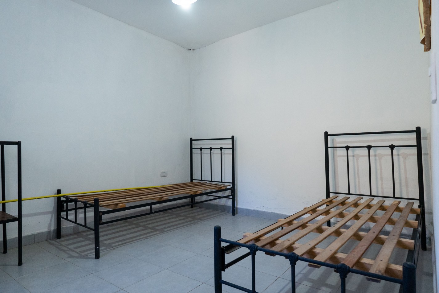 TERRENO DE 1.995m² CON TRES (3) CONSTRUCCIONES EN ZONA VIRGEN DEL CERRO (TRES CERRITOS)