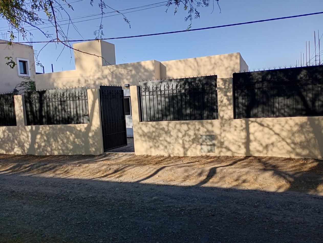 CASA EN VENTA EN SAN LUIS 4 DORMITORIOS