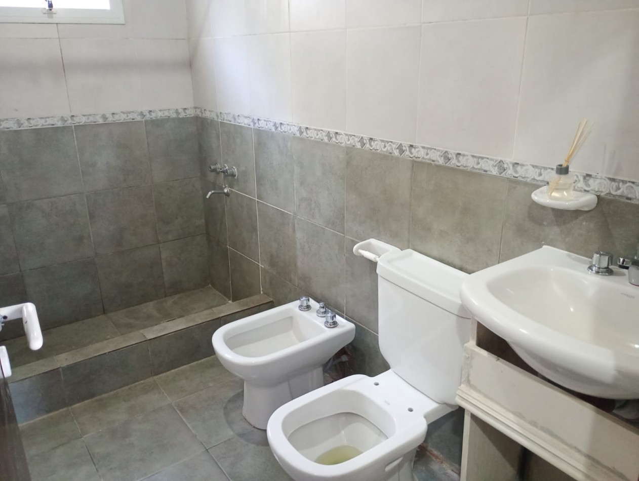 CASA EN VENTA EN SAN LUIS 4 DORMITORIOS