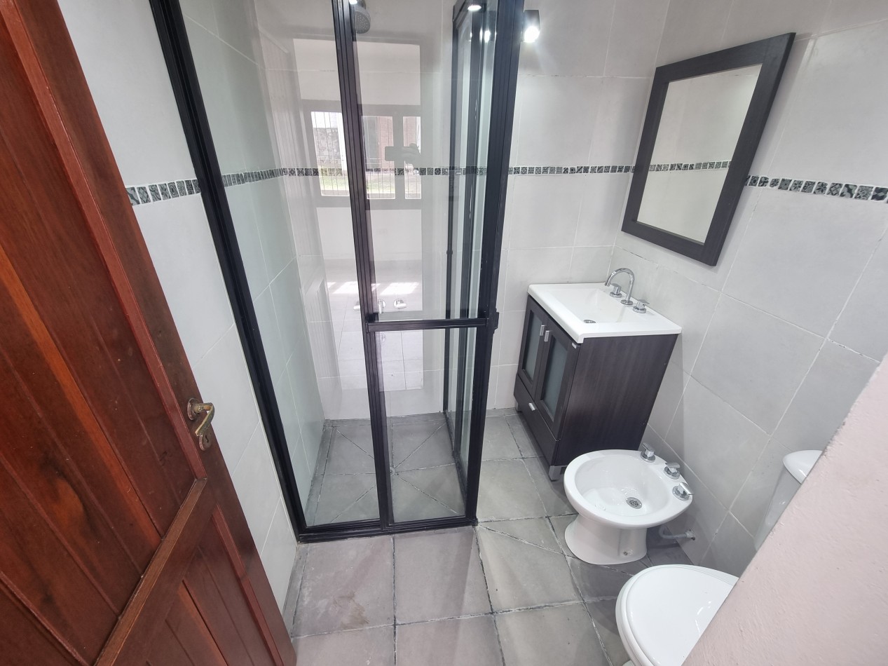 CASA DE TRES DORMITORIOS A ESTRENAR EN VENTA EN BARRIO TRES CERRITOS