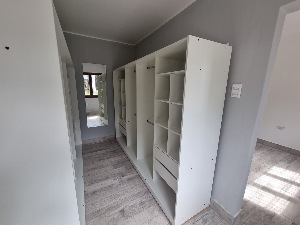 CASA DE TRES DORMITORIOS A ESTRENAR EN VENTA EN BARRIO TRES CERRITOS