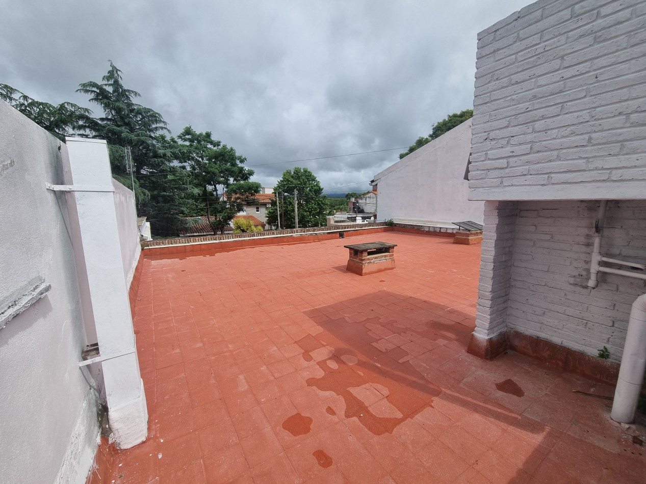 CASA DE TRES DORMITORIOS A ESTRENAR EN VENTA EN BARRIO TRES CERRITOS