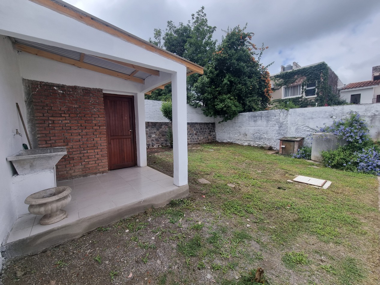 CASA DE TRES DORMITORIOS A ESTRENAR EN VENTA EN BARRIO TRES CERRITOS