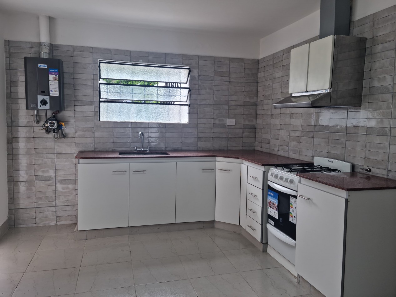 CASA DE TRES DORMITORIOS A ESTRENAR EN VENTA EN BARRIO TRES CERRITOS