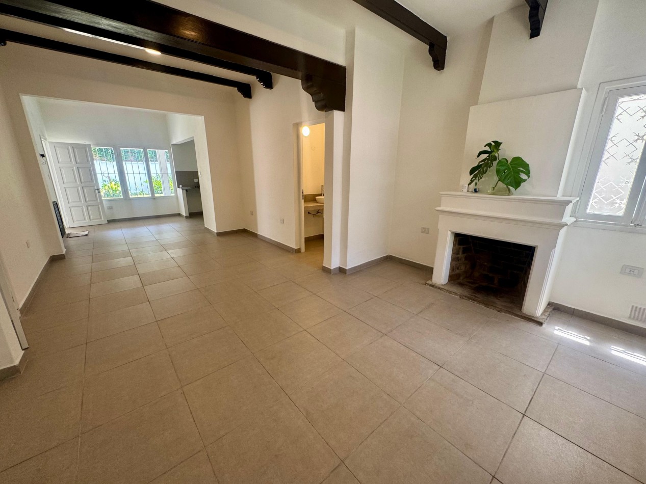 CASA VENTA ZONA PLAZA ALVARADO - 2 DORMITORIOS Y 2 BAÑOS