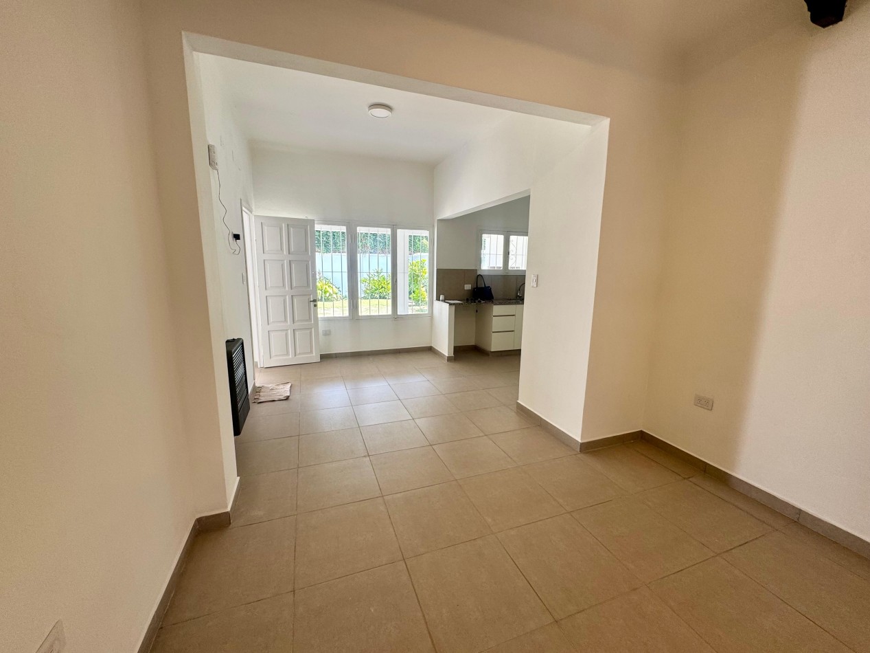 CASA VENTA ZONA PLAZA ALVARADO - 2 DORMITORIOS Y 2 BAÑOS