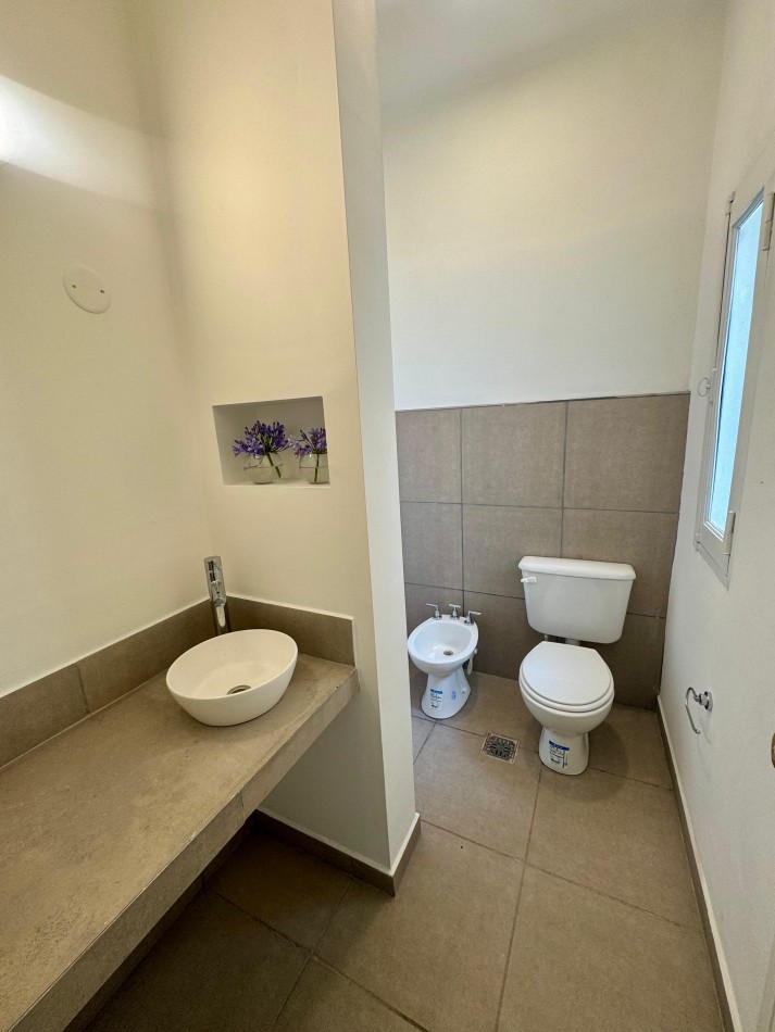 CASA VENTA ZONA PLAZA ALVARADO - 2 DORMITORIOS Y 2 BAÑOS