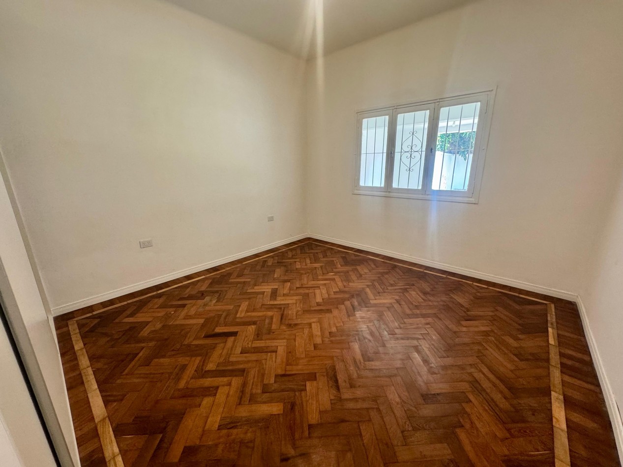 CASA VENTA ZONA PLAZA ALVARADO - 2 DORMITORIOS Y 2 BAÑOS