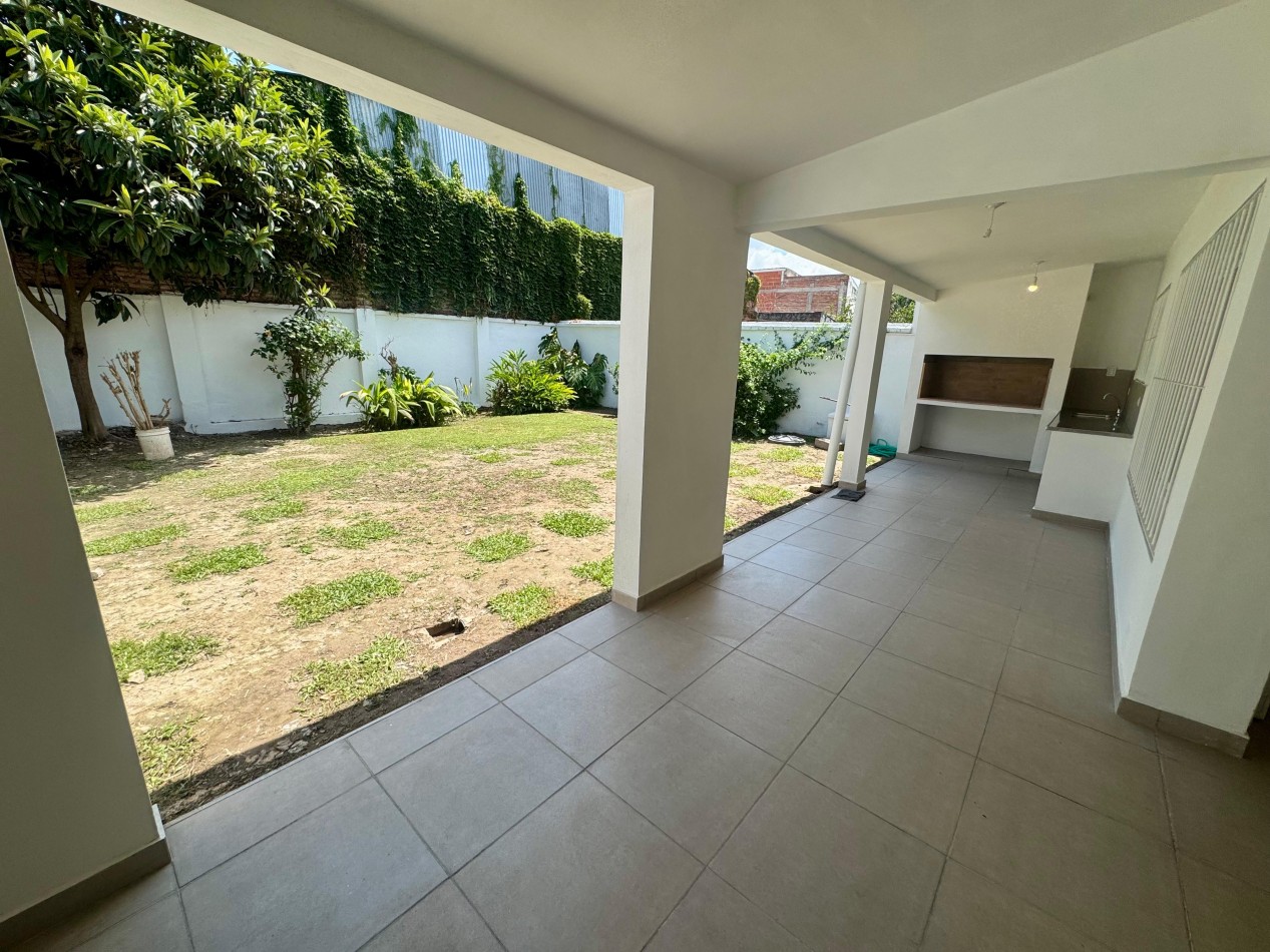 CASA VENTA ZONA PLAZA ALVARADO - 2 DORMITORIOS Y 2 BAÑOS