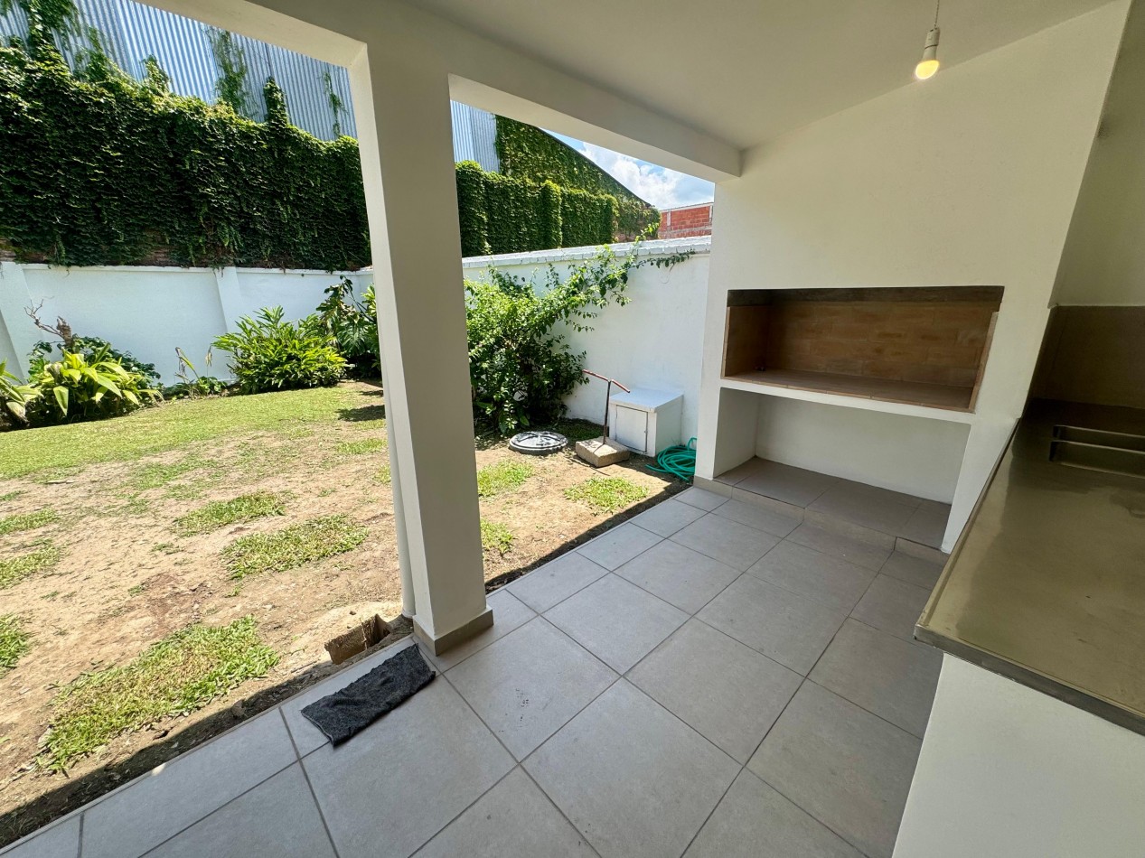 CASA VENTA ZONA PLAZA ALVARADO - 2 DORMITORIOS Y 2 BAÑOS