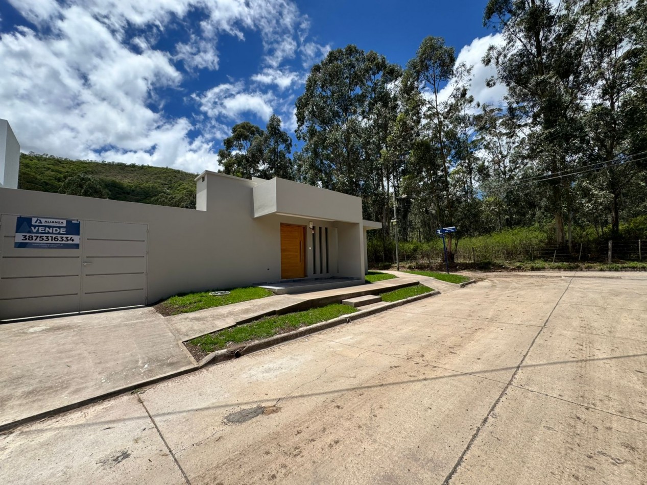 CASA ESQUINA A ESTRENAR 2 DORMITORIOS - BARRIO UNIVERSIDAD CATOLICA