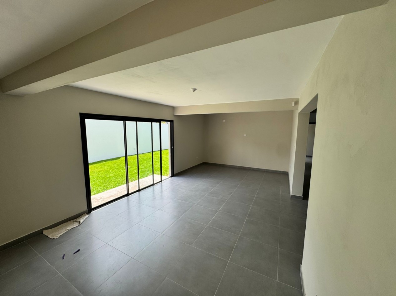 CASA ESQUINA A ESTRENAR 2 DORMITORIOS - BARRIO UNIVERSIDAD CATOLICA
