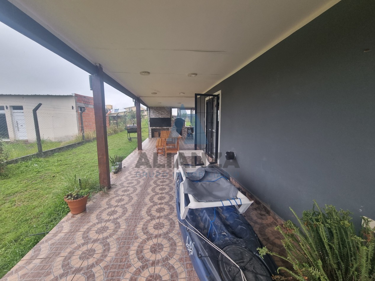 CASA EN VENTA A ESTRENAR DE DOS (2) DORMITORIOS EN BARRIO AMPLIACION EL MOLLAR 2, CON QUINCHO Y PILETA