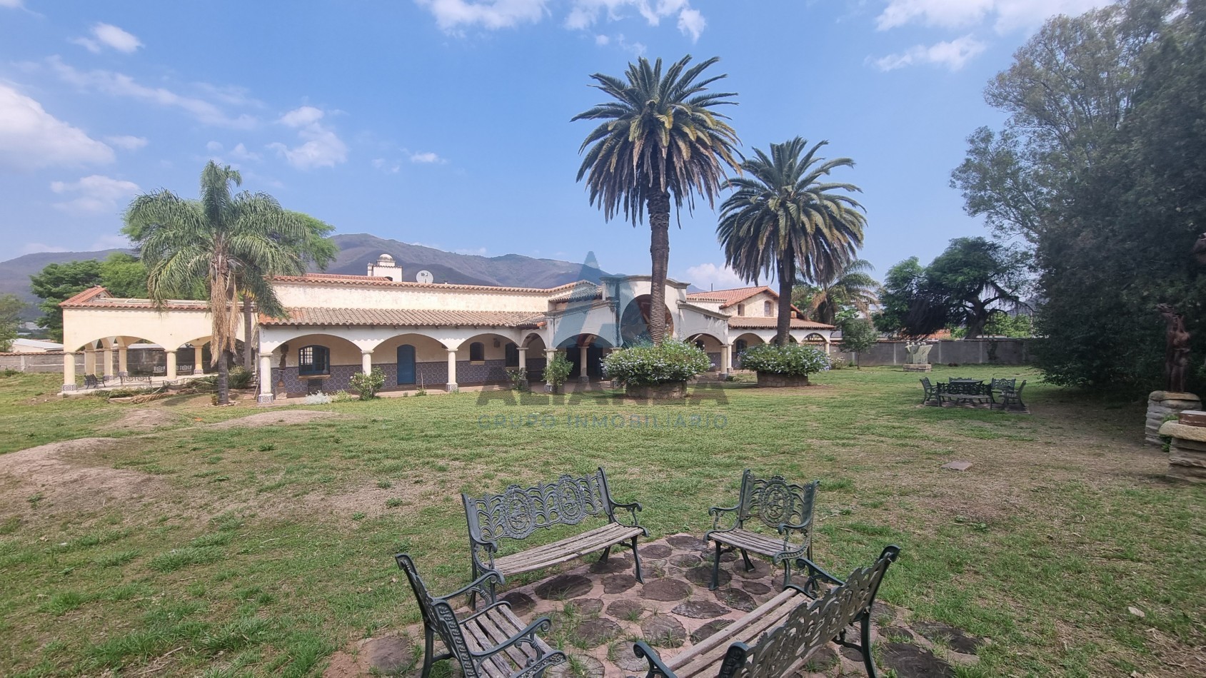 EXCLUSIVA PROPIEDAD EN VENTA (Y POSIBILIDAD DE ALQUILER) EN BARRIO AUTODROMO DE 6.800 METROS CUADRADOS TOTALES CON LAGUNA, QUINCHO Y PISCINA