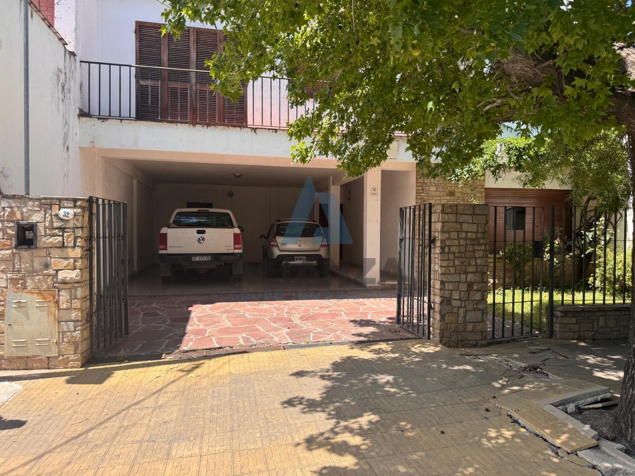 VENDO CASA ZONA MONUMENTO GUEMES