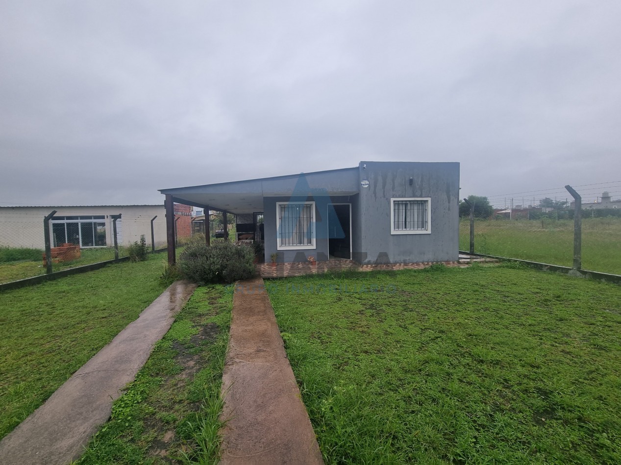 CASA EN VENTA A ESTRENAR DE DOS (2) DORMITORIOS EN BARRIO AMPLIACION EL MOLLAR 2, CON QUINCHO Y PILETA