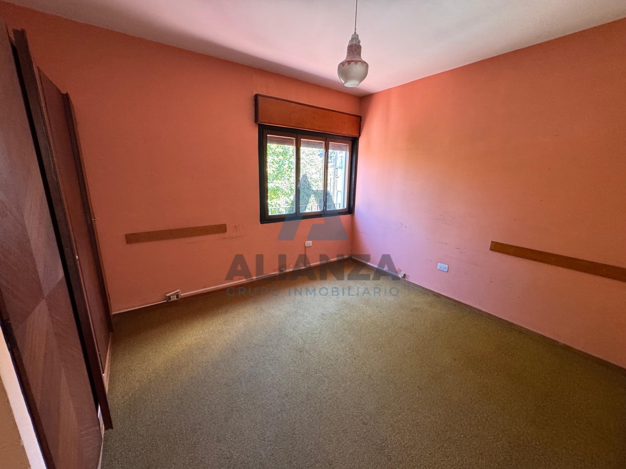 VENDO CASA ZONA MONUMENTO GUEMES