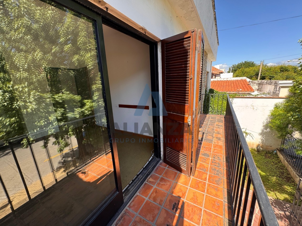 VENDO CASA ZONA MONUMENTO GUEMES