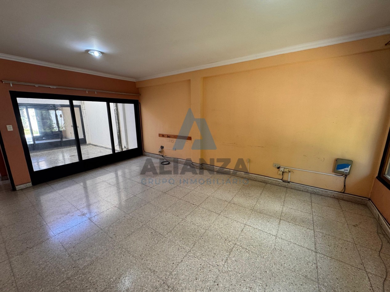 VENDO CASA ZONA MONUMENTO GUEMES