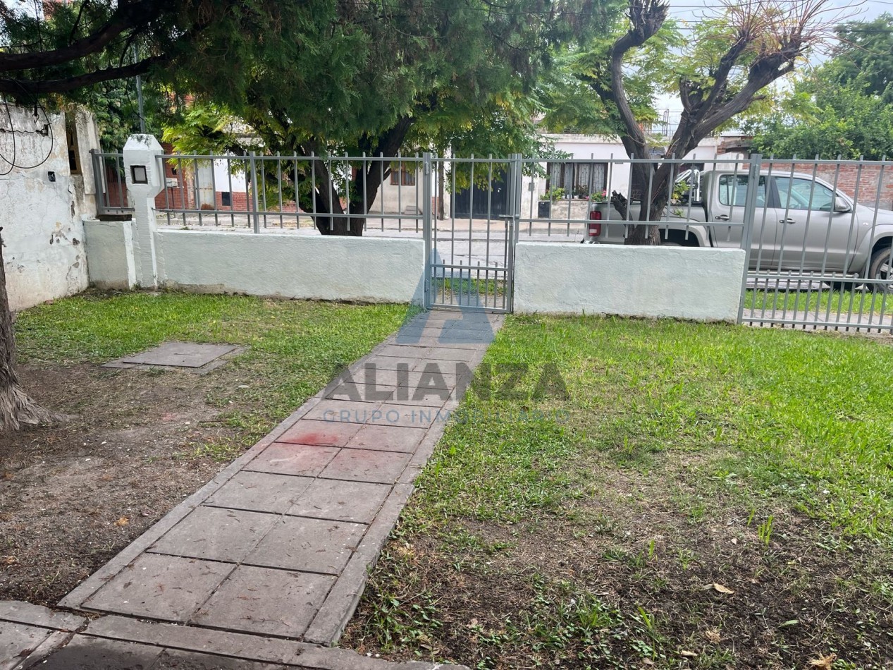 CASA 4 DORMITORIOS - CALLE EDUARDO WILDE