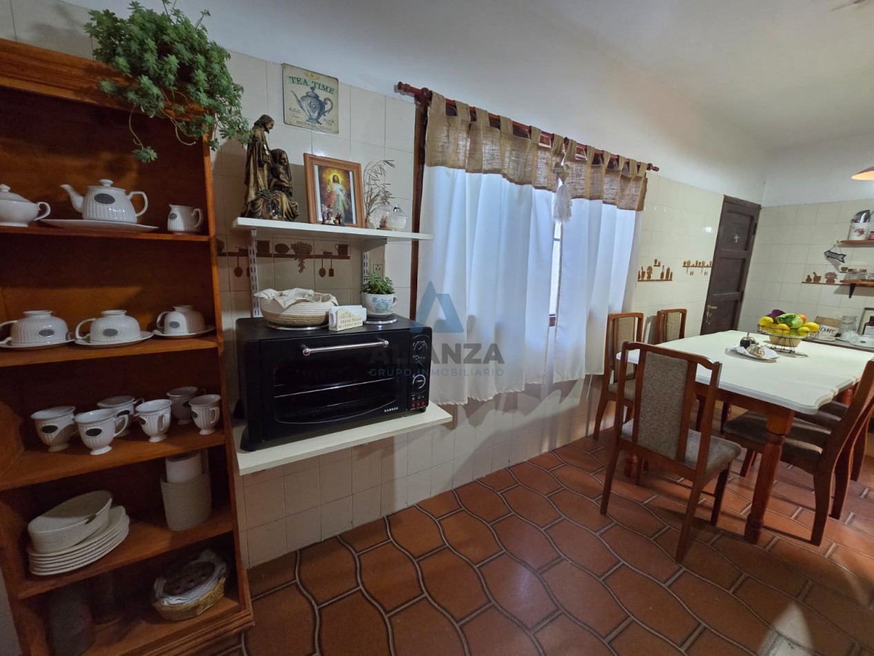 Casa en venta ubicada a dos cuadras Colegio Estrada