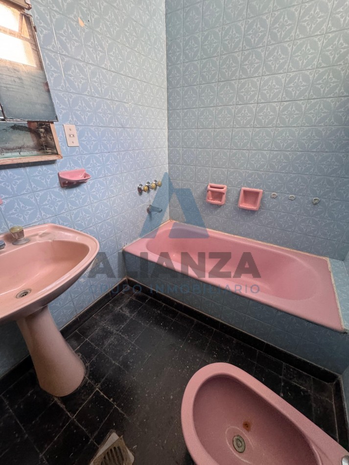 VENDO CASA ZONA MONUMENTO GUEMES