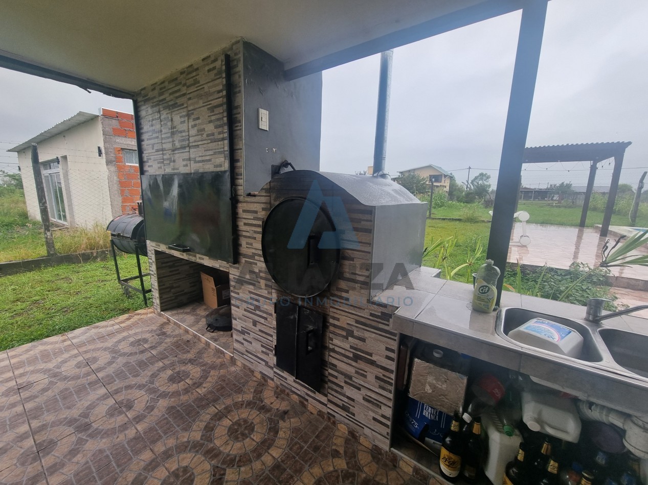 CASA EN VENTA A ESTRENAR DE DOS (2) DORMITORIOS EN BARRIO AMPLIACION EL MOLLAR 2, CON QUINCHO Y PILETA