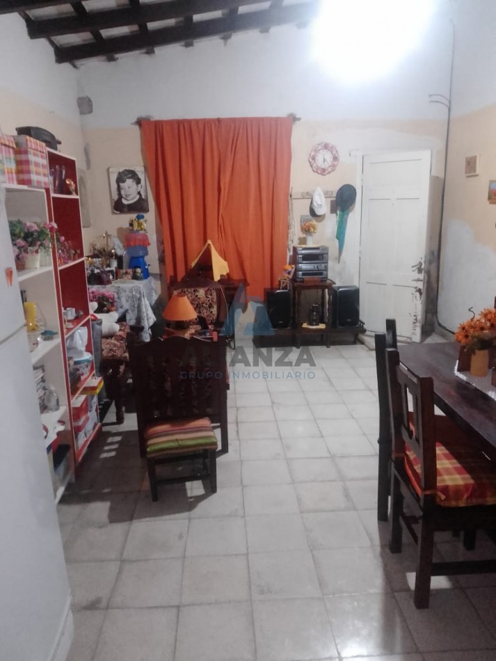 CASA ESQUINA CON LOCAL COMERCIAL
