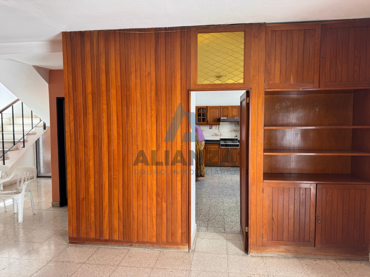 VENDO CASA ZONA MONUMENTO GUEMES