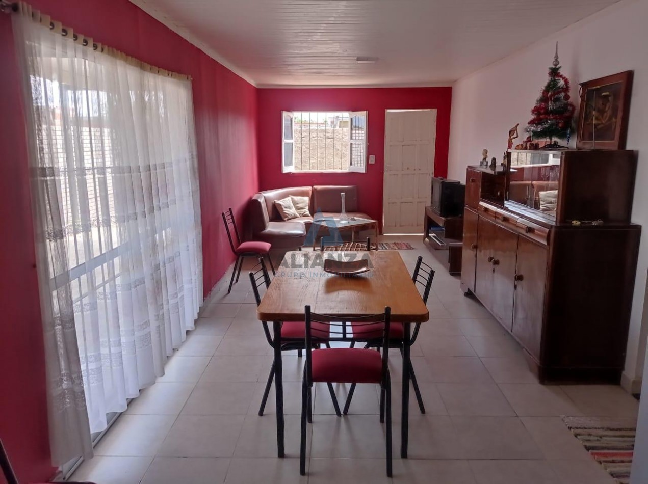 Hermosa casa en venta en B. Las huellas