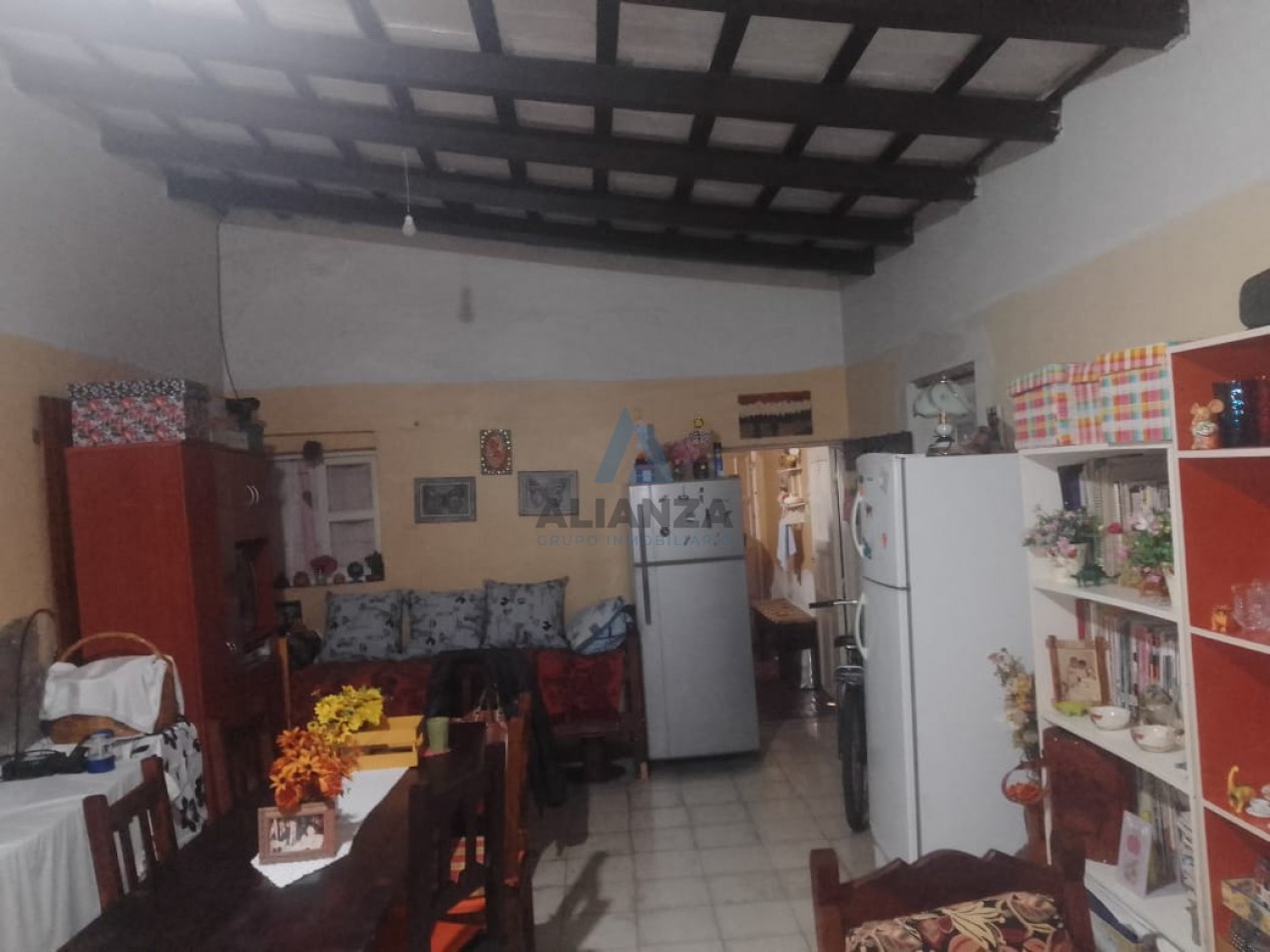 CASA ESQUINA CON LOCAL COMERCIAL