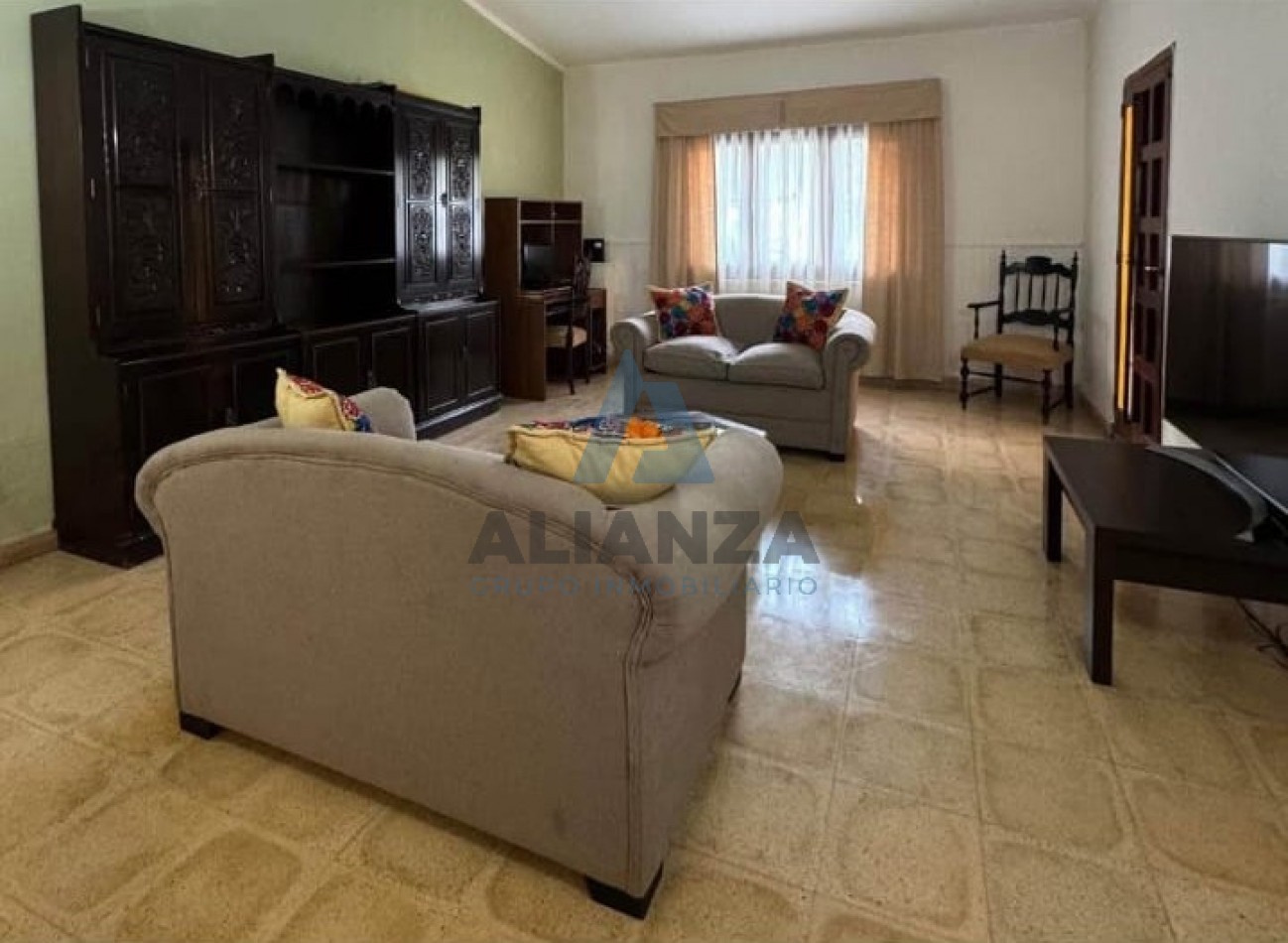 HERMOSA CASA EN TRES CERRITOS