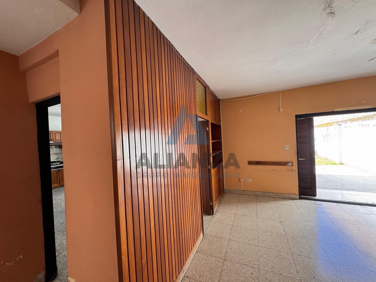 VENDO CASA ZONA MONUMENTO GUEMES