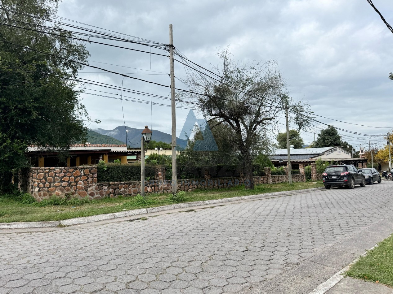 VENTA DE MANZANA COMPLETA EN LA CALDERA - CON RENTA ACTIVA