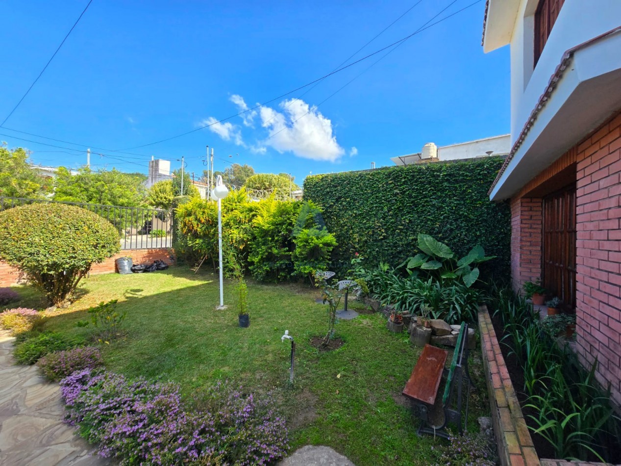 Casa en venta ubicada a dos cuadras Colegio Estrada