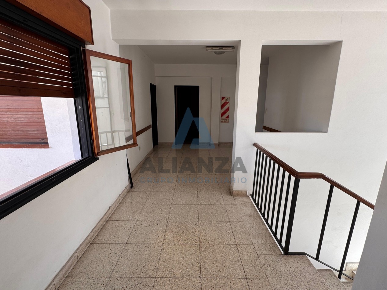 VENDO CASA ZONA MONUMENTO GUEMES