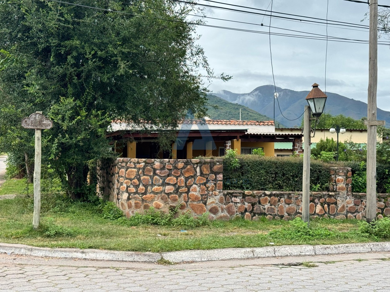 VENTA DE MANZANA COMPLETA EN LA CALDERA - CON RENTA ACTIVA